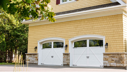 Changez l’apparence de votre maison en améliorant celle de votre porte de garage
