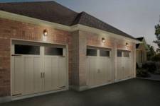 Portes de garage : privilégier le bois ou l’acier ?