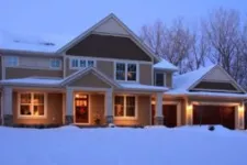 Votre porte de garage ne fonctionne pas bien en hiver ? Voici 3 raisons pour expliquer cette situation !