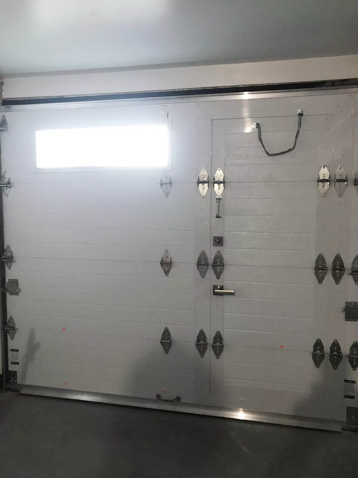 Porte-piéton disponible chez Portes de Garage Pro-Fix Bélair inc.