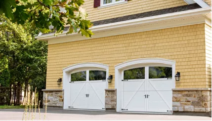 Changez l’apparence de votre maison en améliorant celle de votre porte de garage