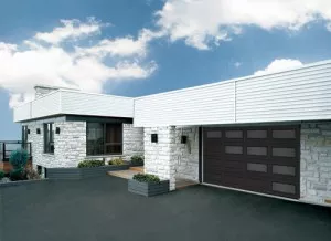 Rajeunissez votre porte de garage et améliorez l’apparence de votre maison !